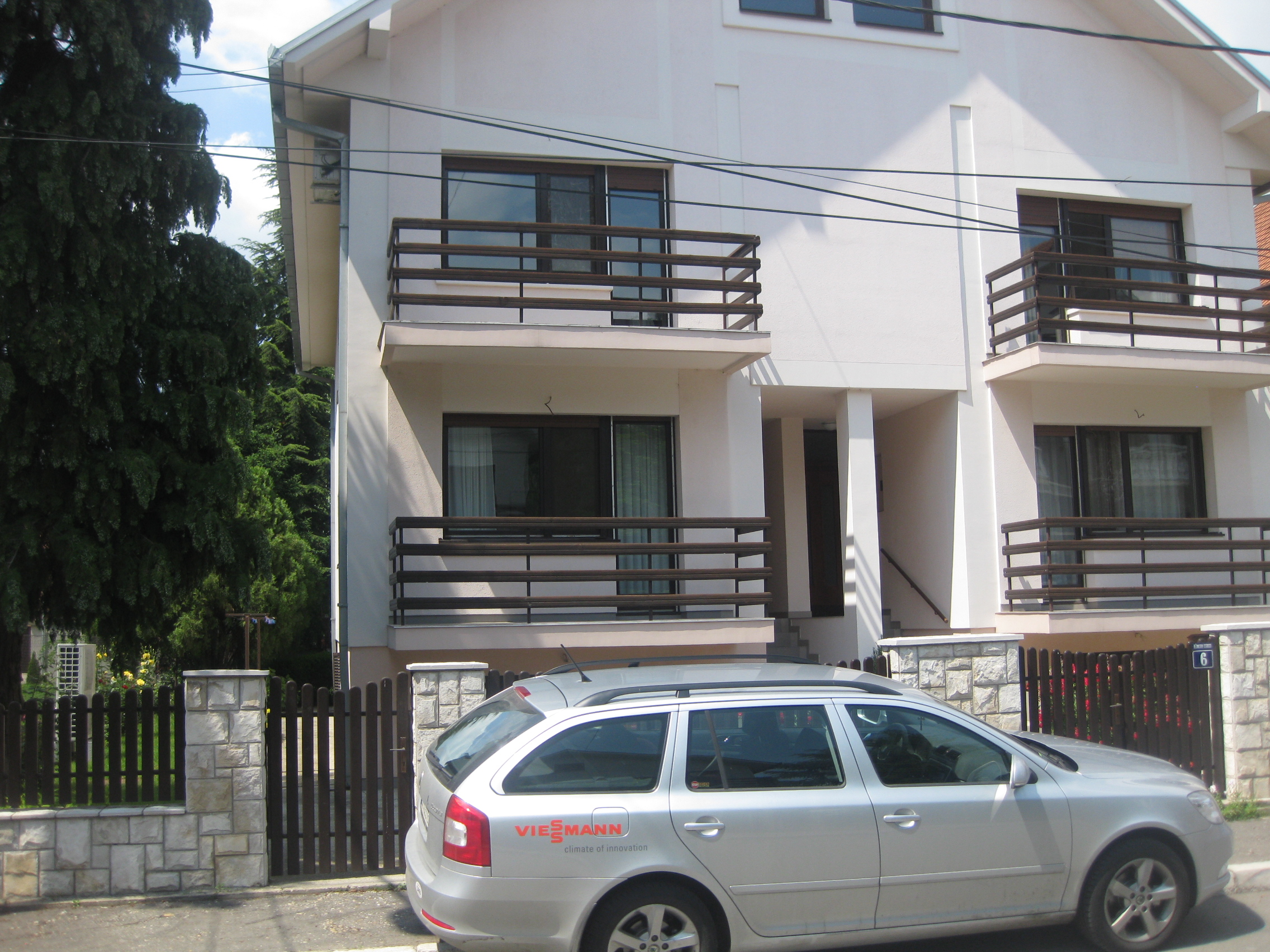 Porodična kuća